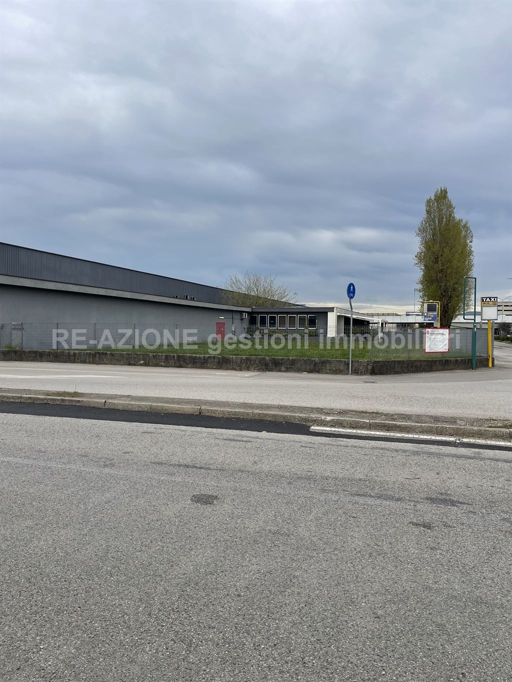 AFFITTASI CAPANNONE DI GRANDI DIMENSIONI A VICENZA ZONA INDUSTRIALE OVEST