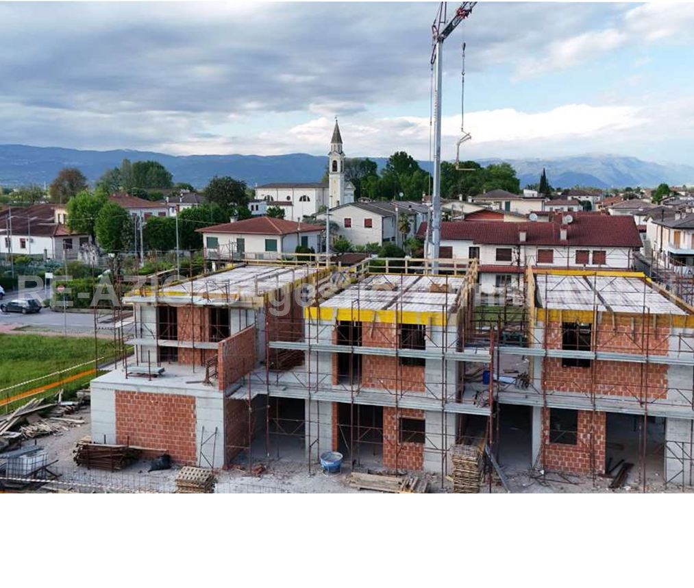 CASA A SCHIERA IN VENDITA A BRESSANVIDO (VI)