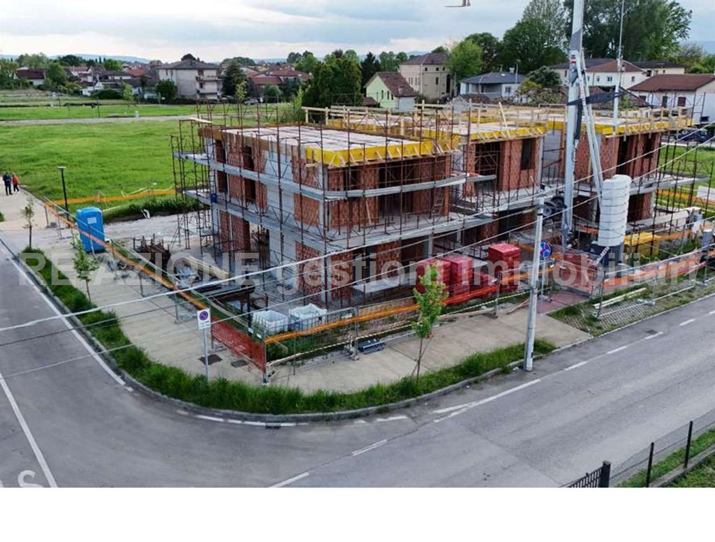 CASA A SCHIERA IN VENDITA A BRESSANVIDO (VI)
