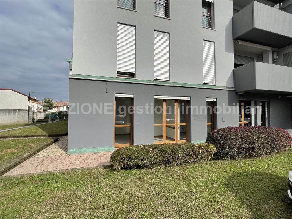 CARMIGNANO DI BRENTA: in vendita luminoso NEGOZIO